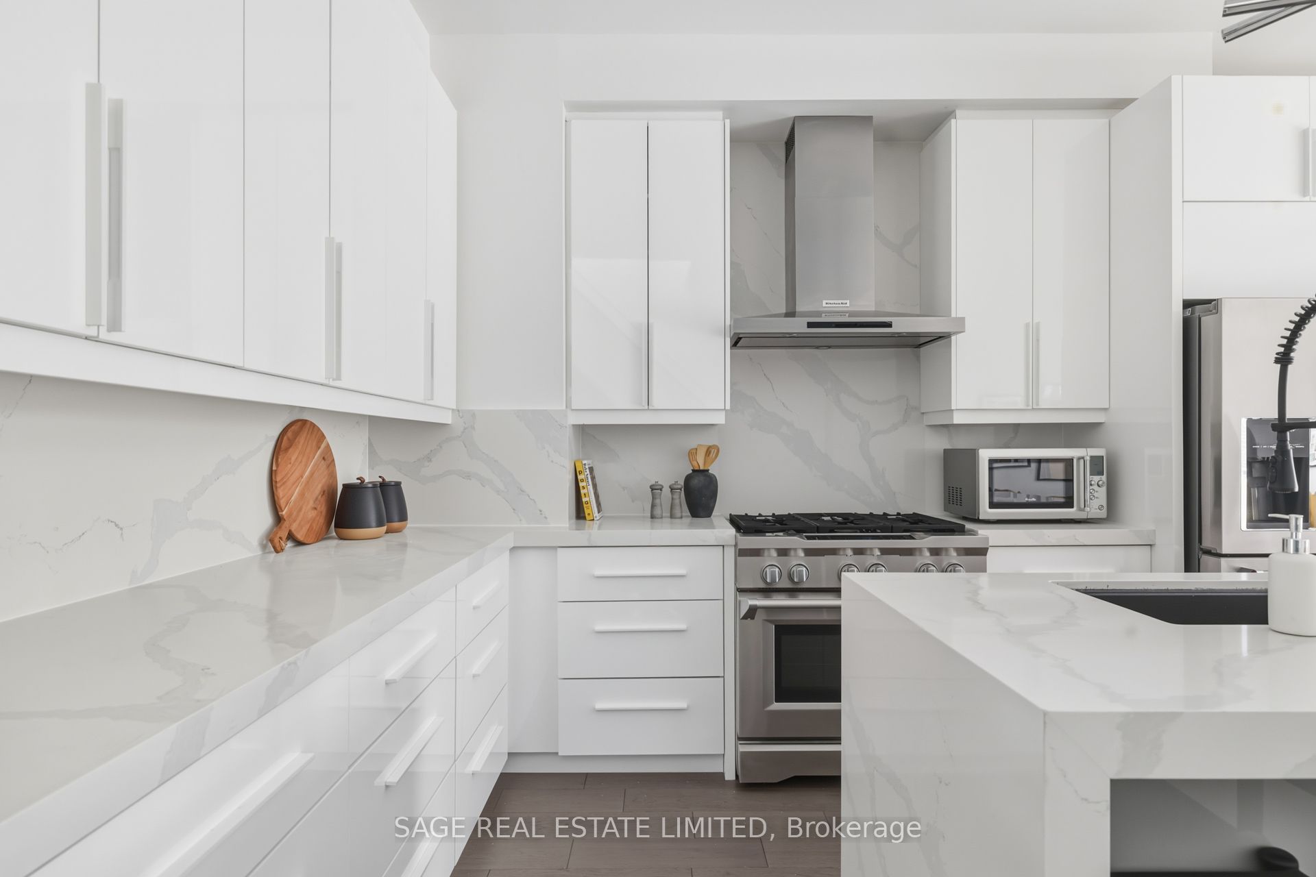 99A Memorial Park Avenue