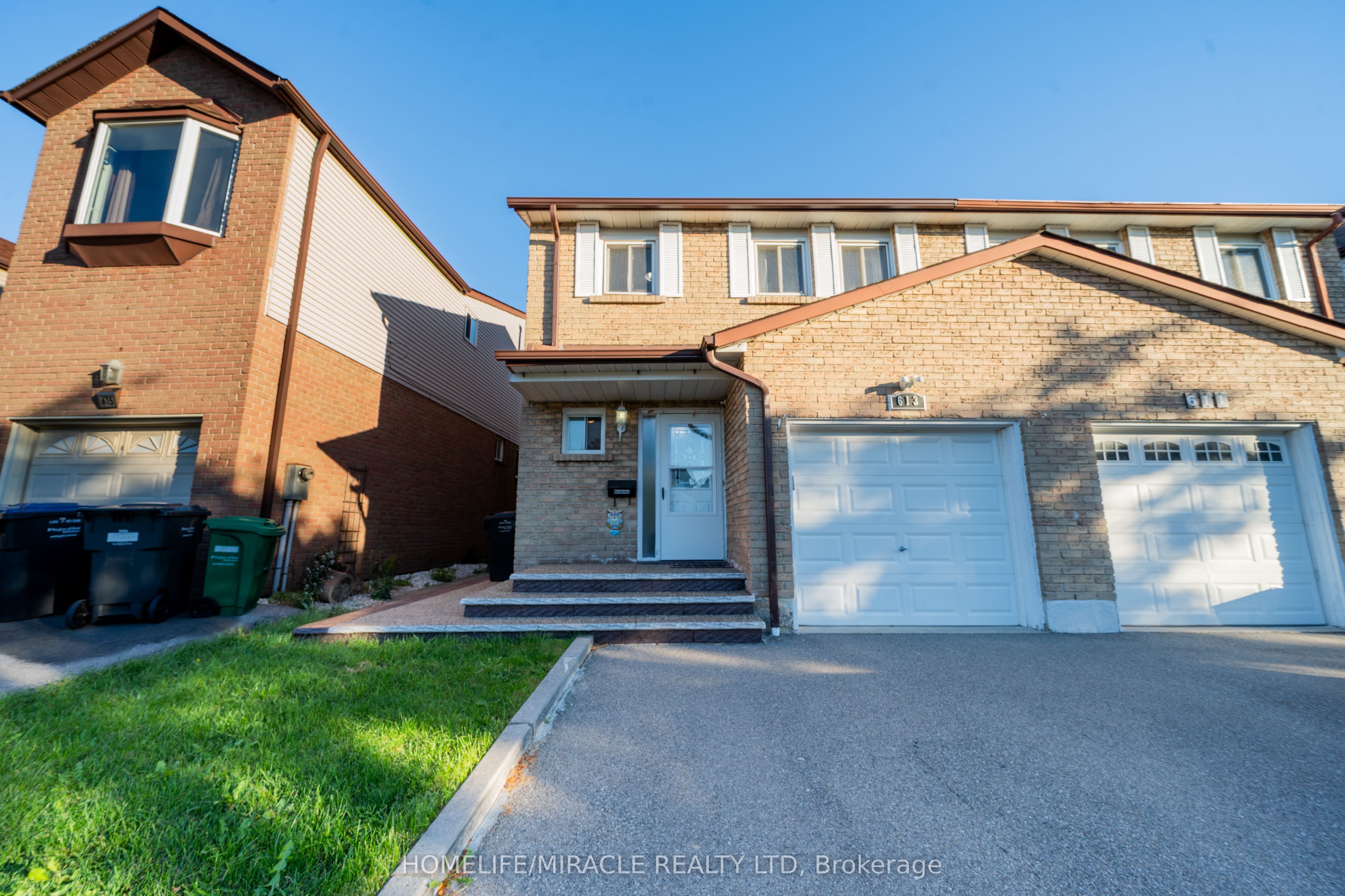 613 Galloway Crescent
