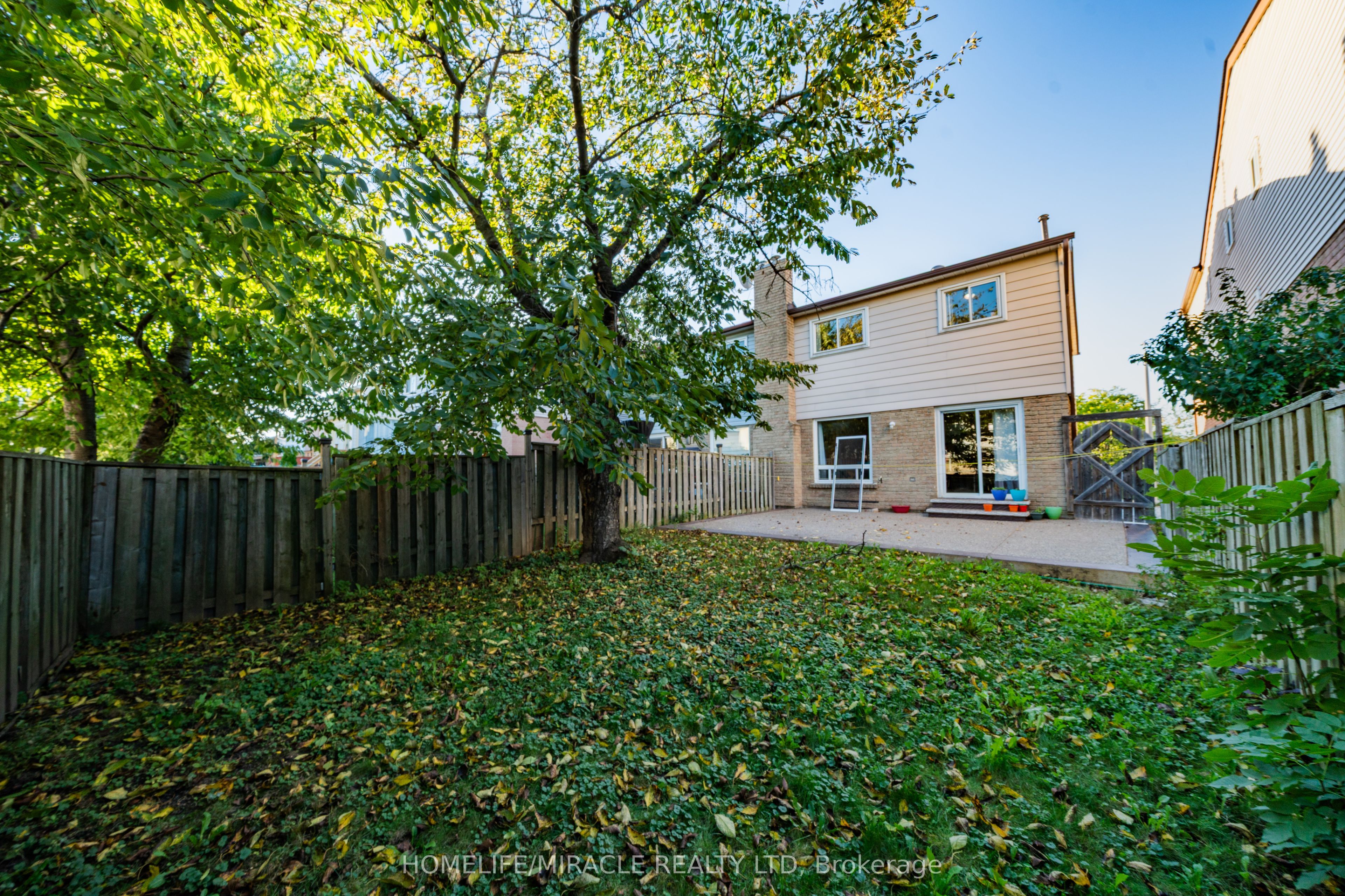 613 Galloway Crescent