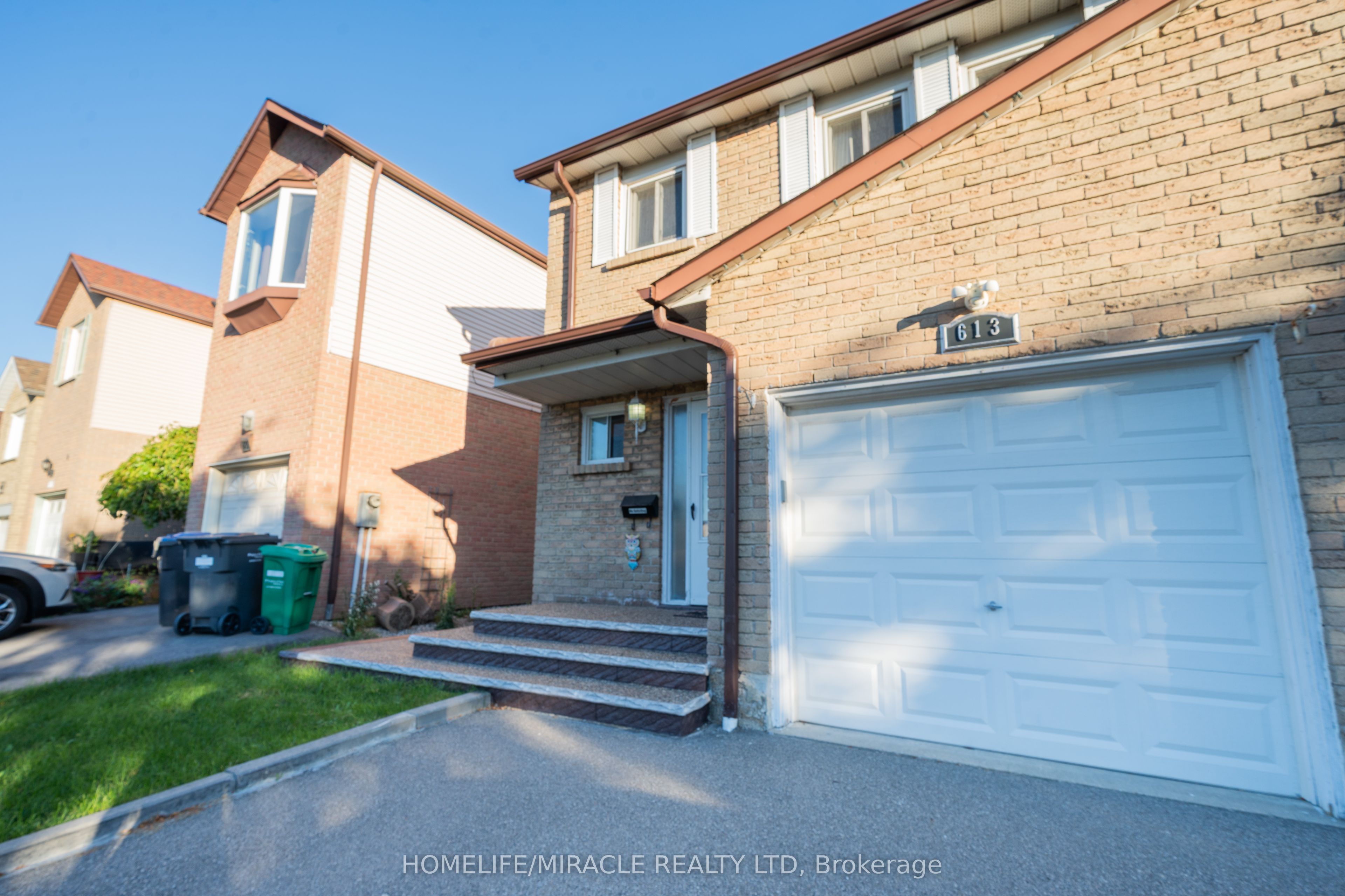 613 Galloway Crescent