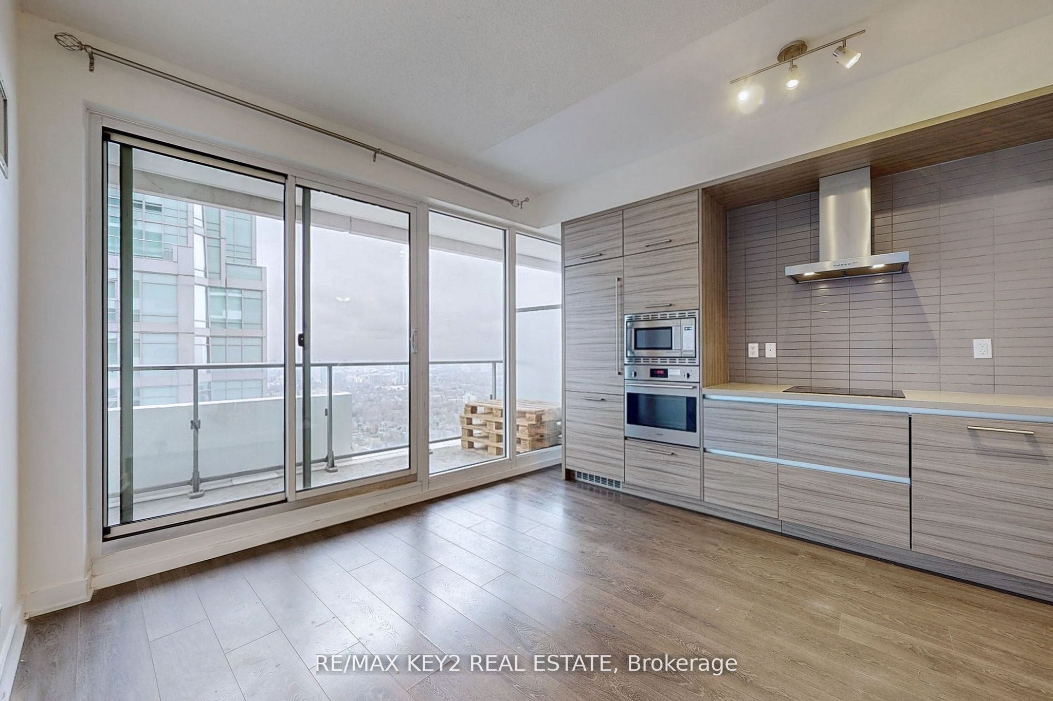 2221 Yonge Street 4406