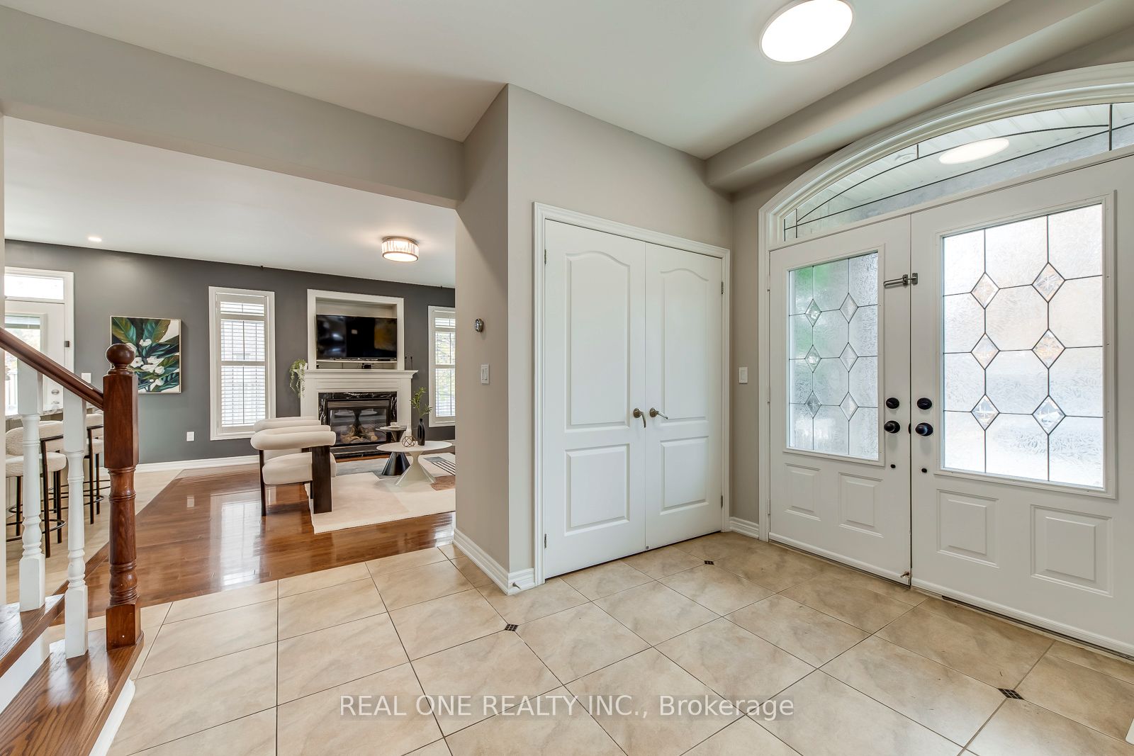 1254 Jezero Crescent