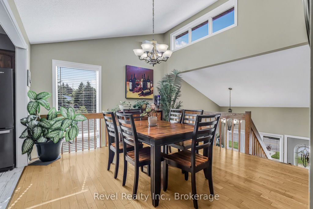 Photo of 786 8th Street E, Owen Sound, ON N4K 1L9 (MLS # X12740320)