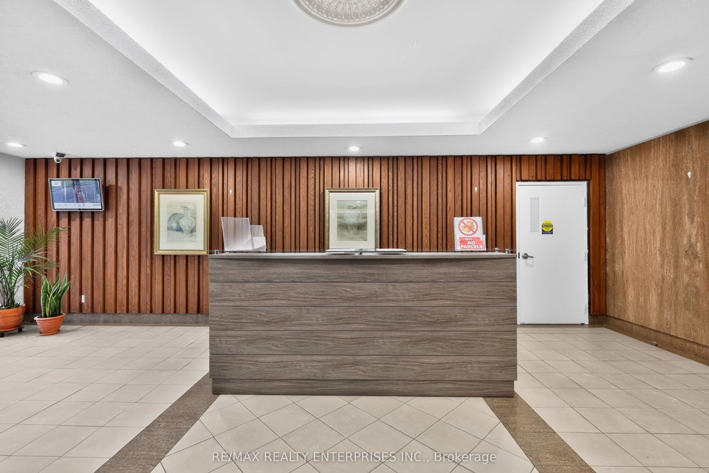 Photo of 50 Elm Drive E #610, Mississauga, ON L5A 3X2 (MLS # W14081876)