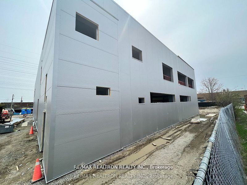 10 Vice Regent Boulevard