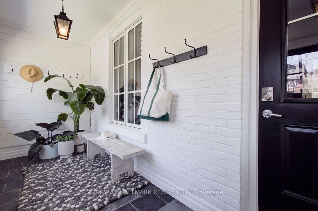 39 Dixon Avenue
