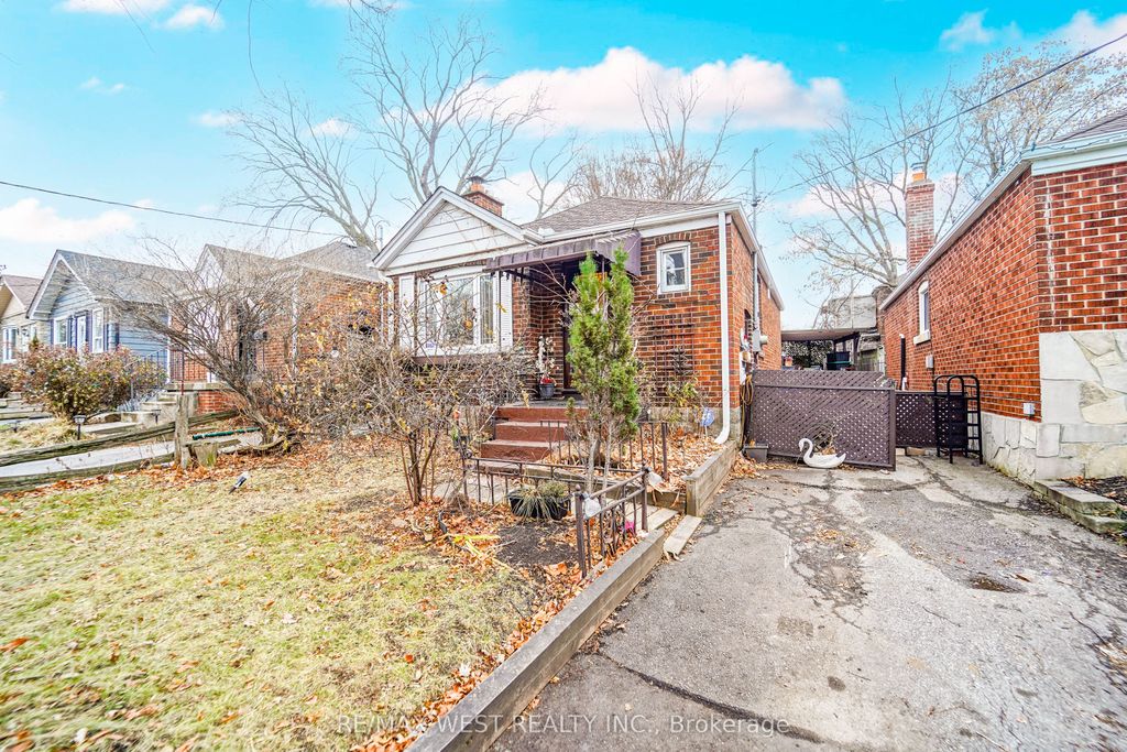 Photo of 8 Struthers Street, Toronto, ON M8V 1Y1 (MLS # W12640972)