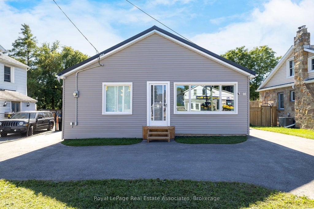 Photo of 98 Main Street N, Halton Hills, ON L7J 1W2 (MLS # W13715392)