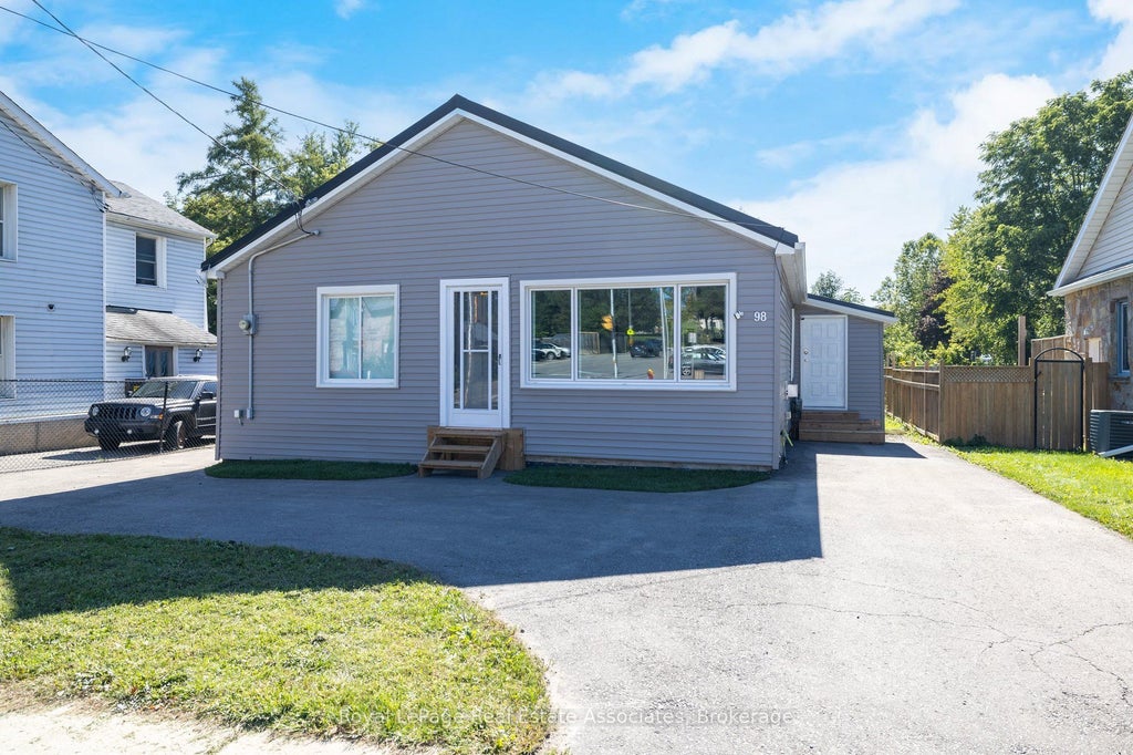 Photo of 98 Main Street N, Halton Hills, ON L7J 1W2 (MLS # W13715392)