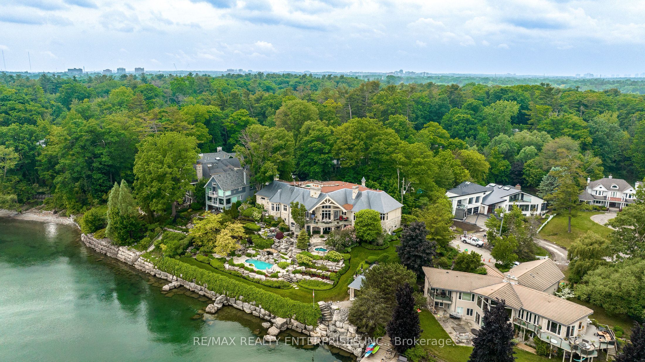 872 Whittier Crescent