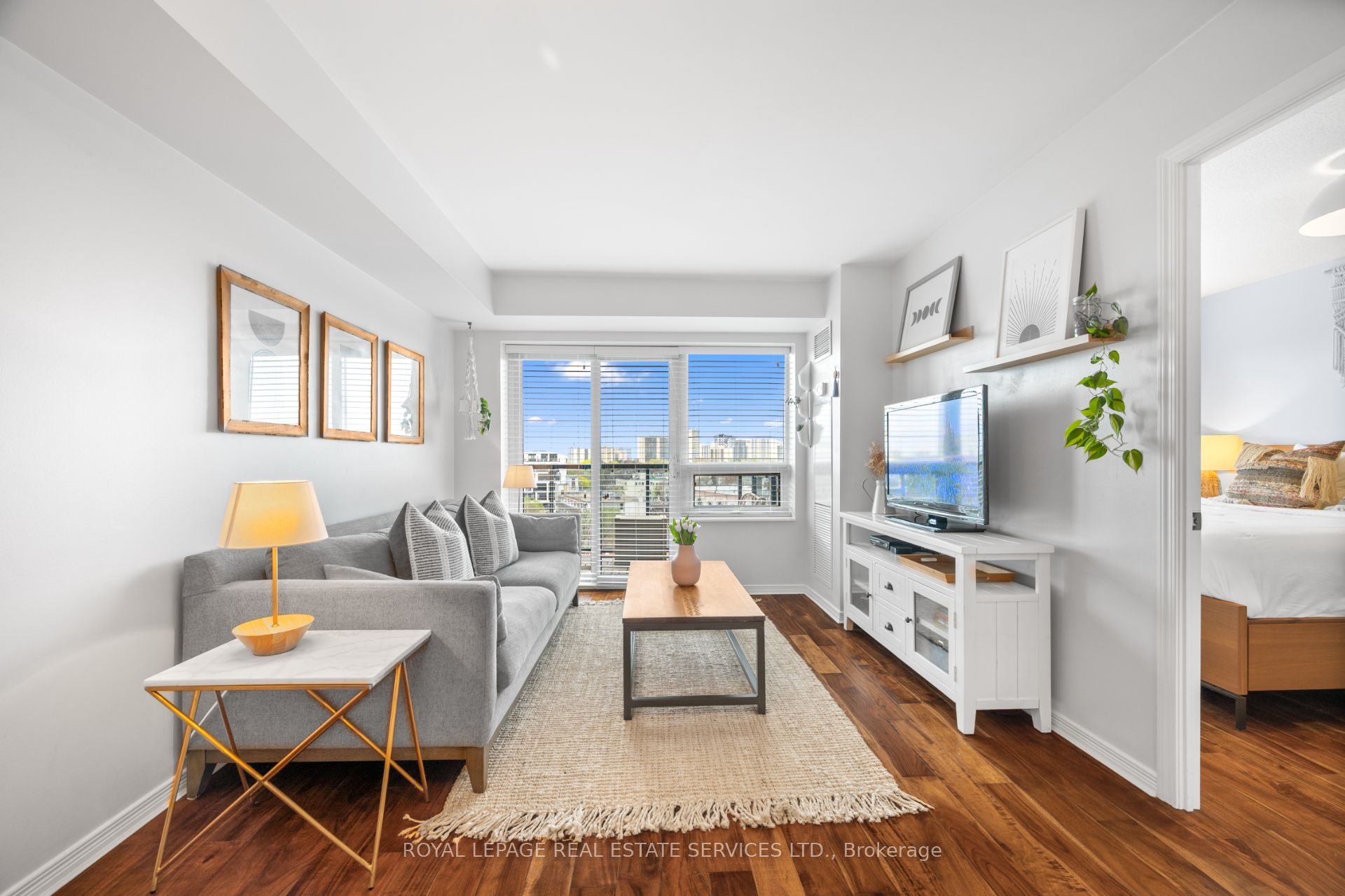 Toronto, ON M6P 5A2, Canada, 2 Bedrooms Bedrooms, ,1 BathroomBathrooms,Residential,Active,187886