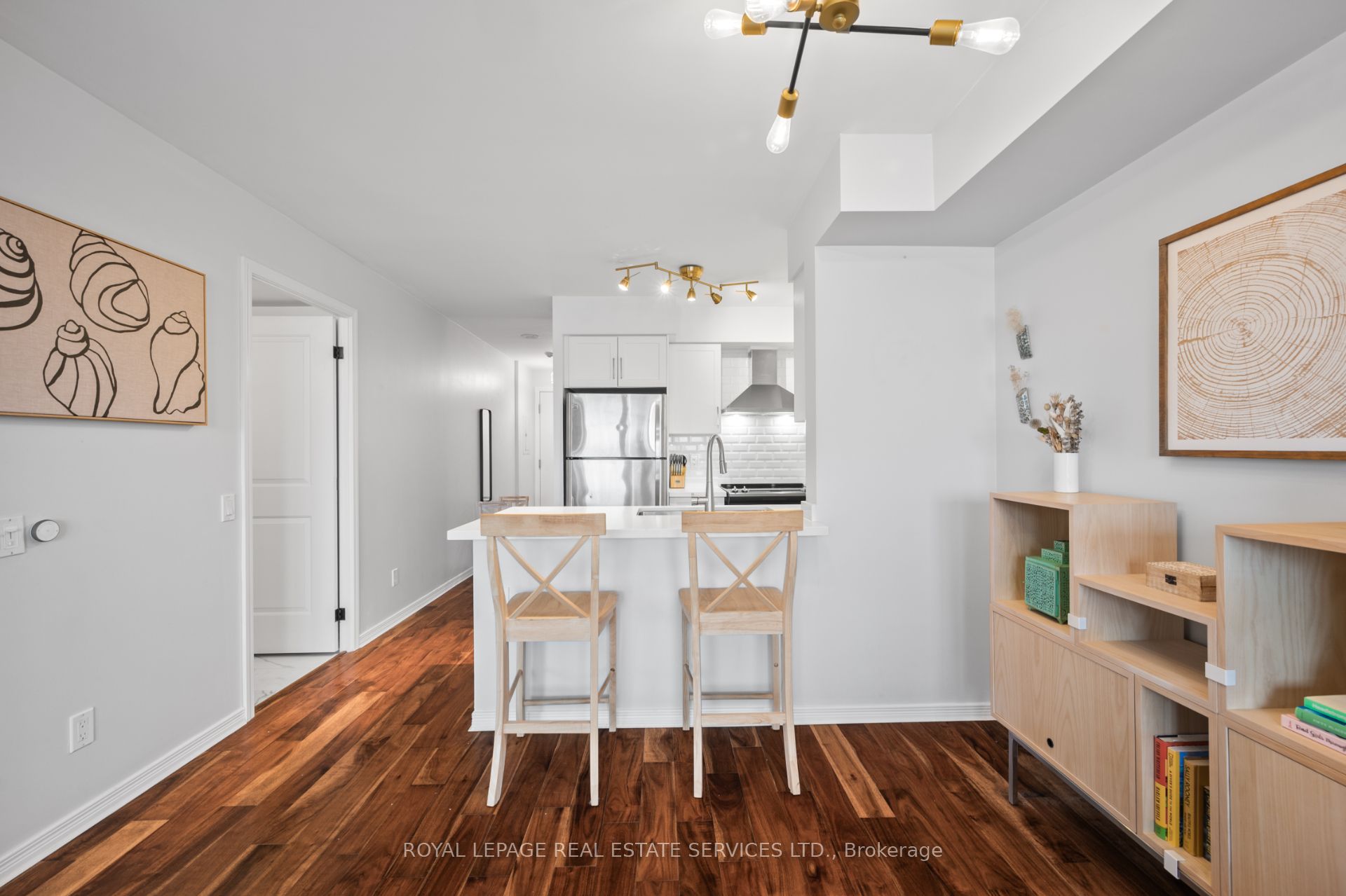 Toronto, ON M6P 5A2, Canada, 2 Bedrooms Bedrooms, ,1 BathroomBathrooms,Residential,Active,187886