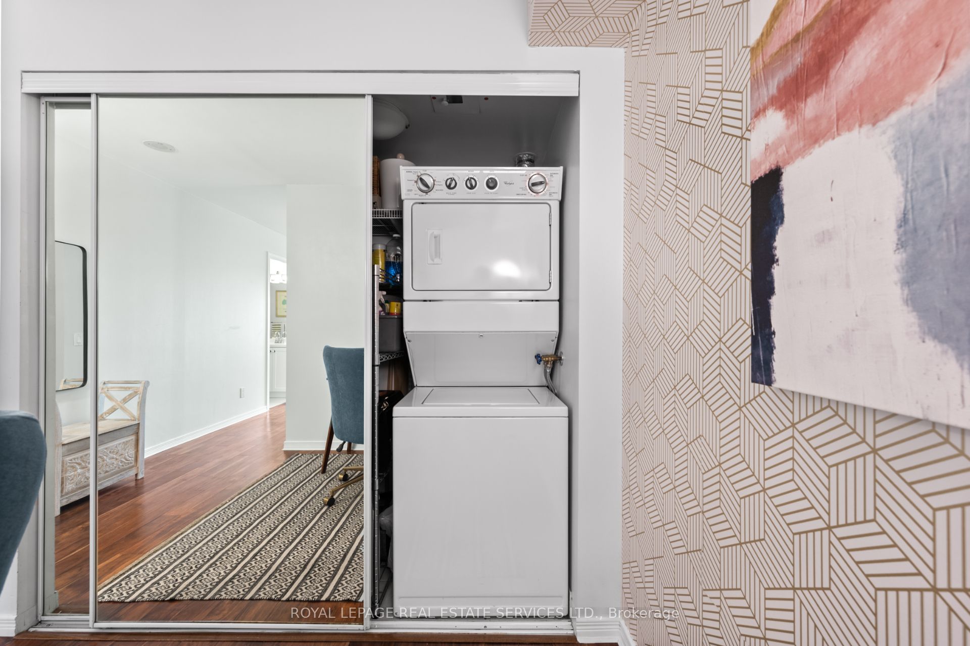 Toronto, ON M6P 5A2, Canada, 2 Bedrooms Bedrooms, ,1 BathroomBathrooms,Residential,Active,187886