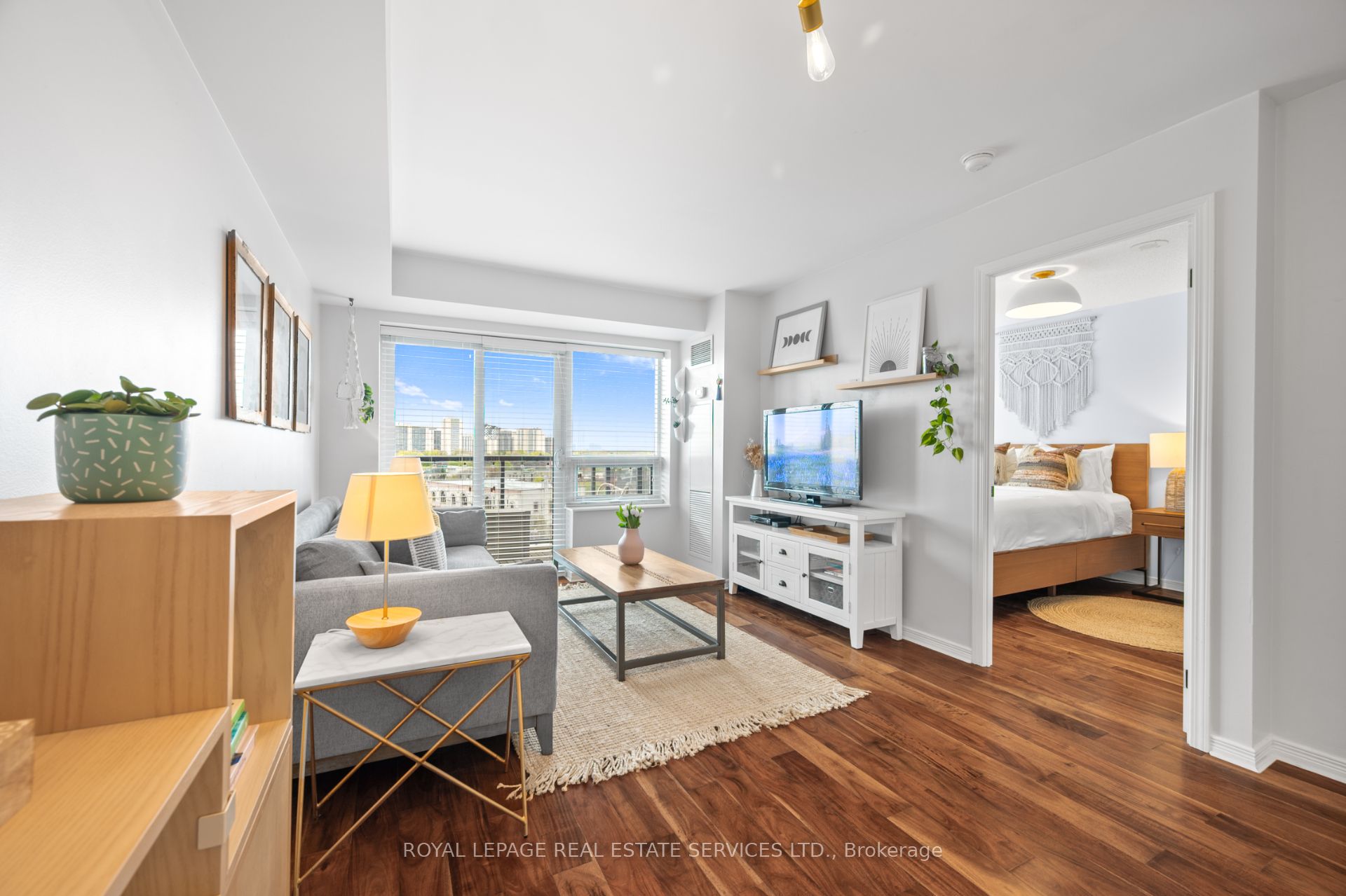 Toronto, ON M6P 5A2, Canada, 2 Bedrooms Bedrooms, ,1 BathroomBathrooms,Residential,Active,187886