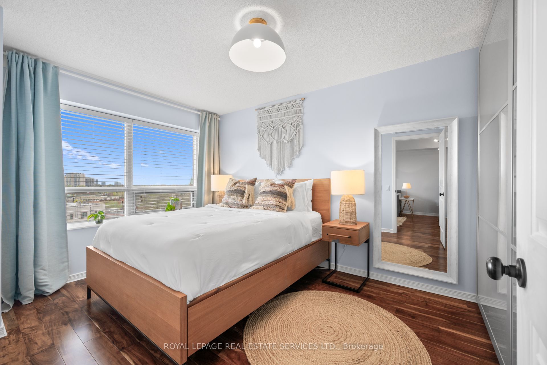 Toronto, ON M6P 5A2, Canada, 2 Bedrooms Bedrooms, ,1 BathroomBathrooms,Residential,Active,187886