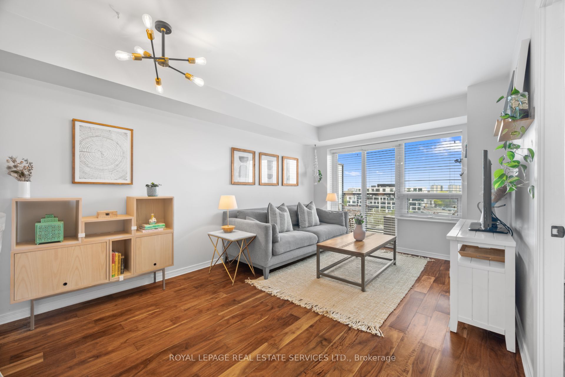 Toronto, ON M6P 5A2, Canada, 2 Bedrooms Bedrooms, ,1 BathroomBathrooms,Residential,Active,187886