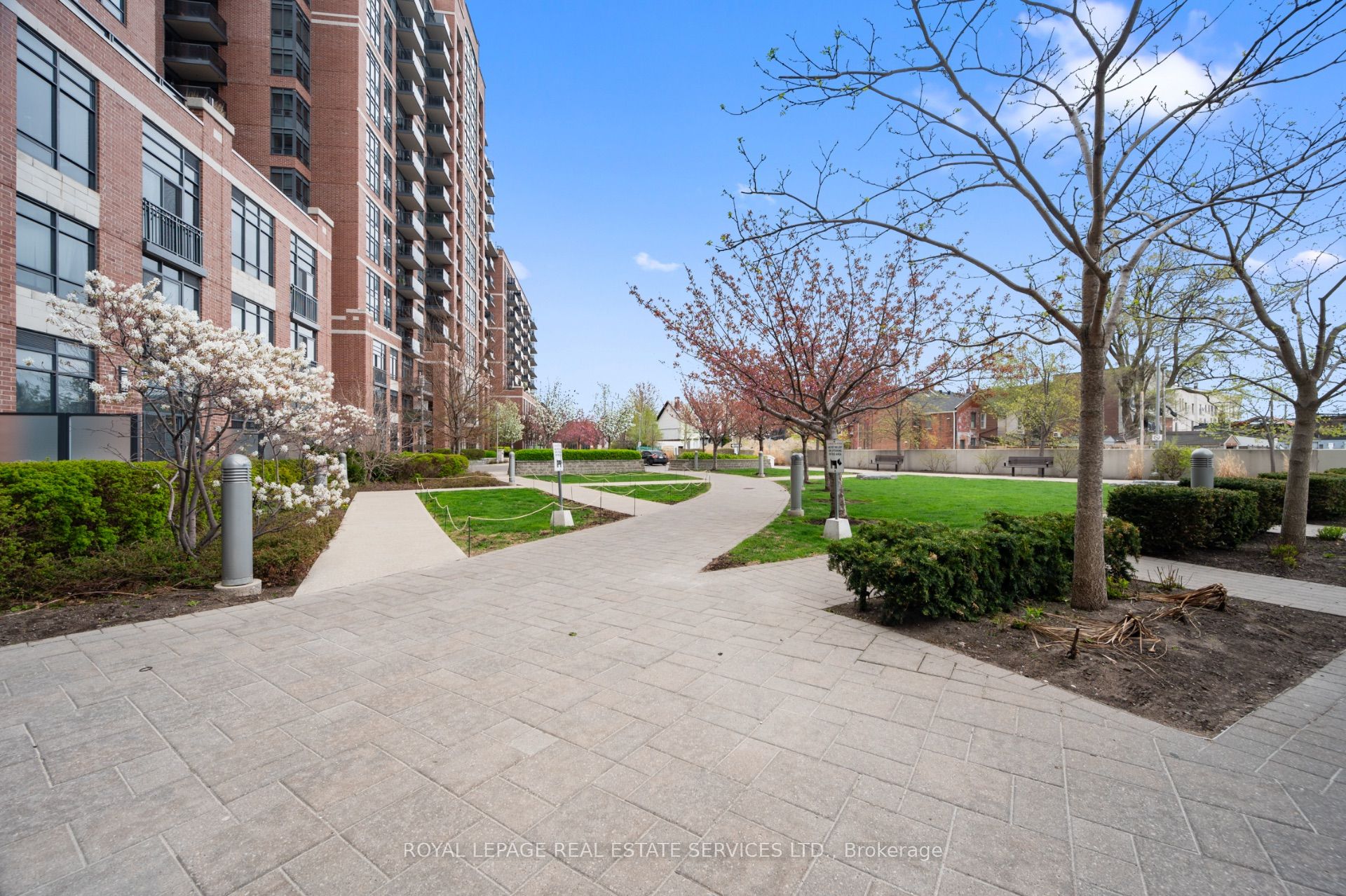 Toronto, ON M6P 5A2, Canada, 2 Bedrooms Bedrooms, ,1 BathroomBathrooms,Residential,Active,187886