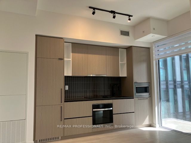 1285 Dupont Street 609