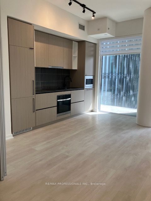 1285 Dupont Street 609