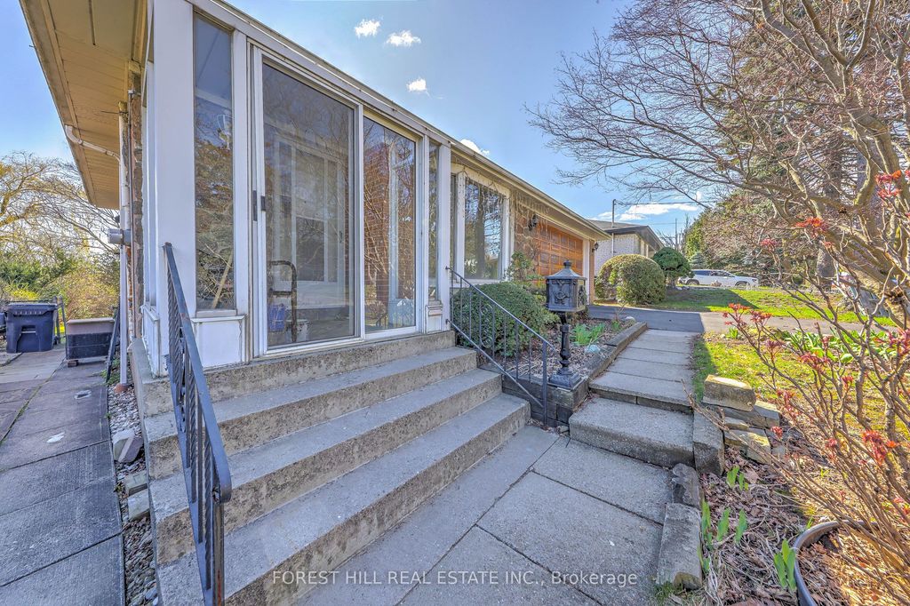 Photo of 63 Hopperton Drive, Toronto, ON M2L 2S7 (MLS # C13029244)