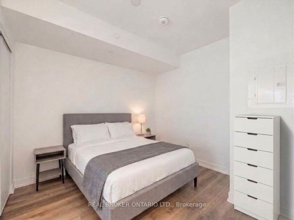 Photo of 1 Jarvis Street E #922, Hamilton, ON L8R 3J2 (MLS # X13867900)