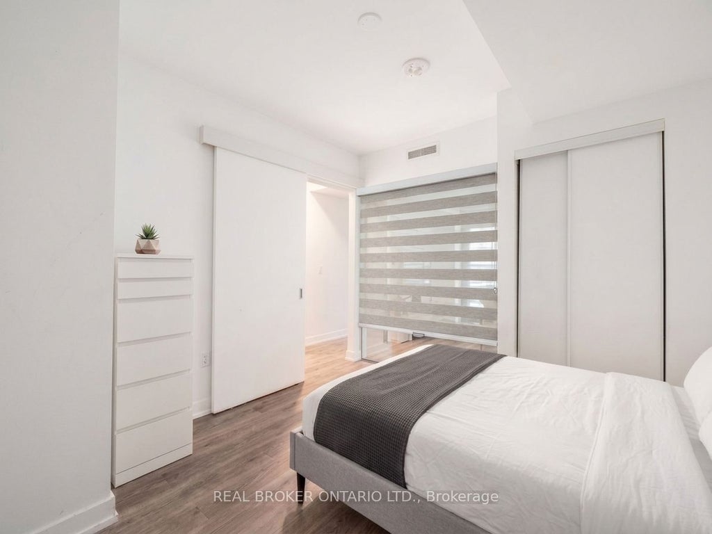 Photo of 1 Jarvis Street E #922, Hamilton, ON L8R 3J2 (MLS # X13867900)