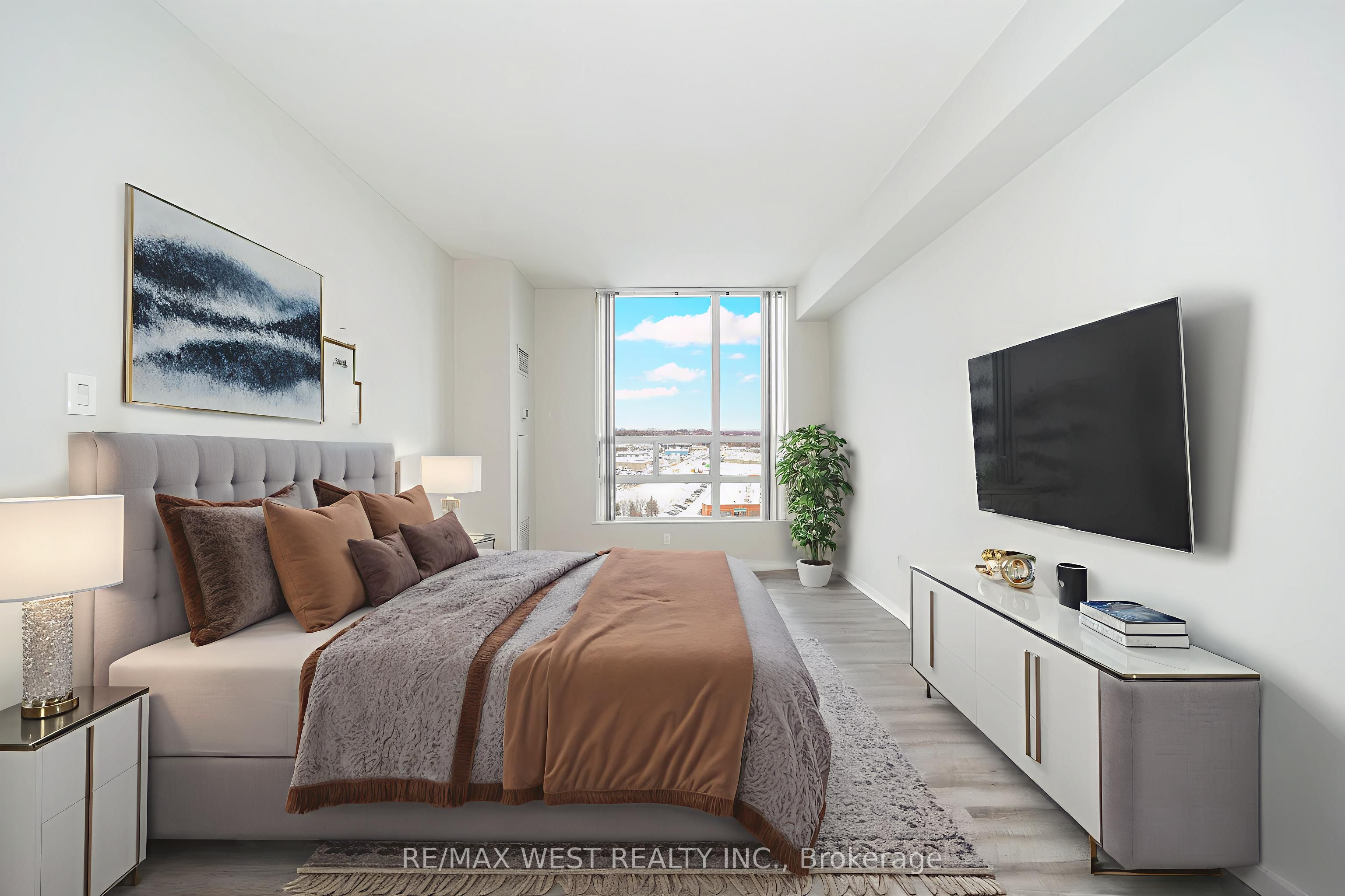 7825 Bayview Avenue Lph12