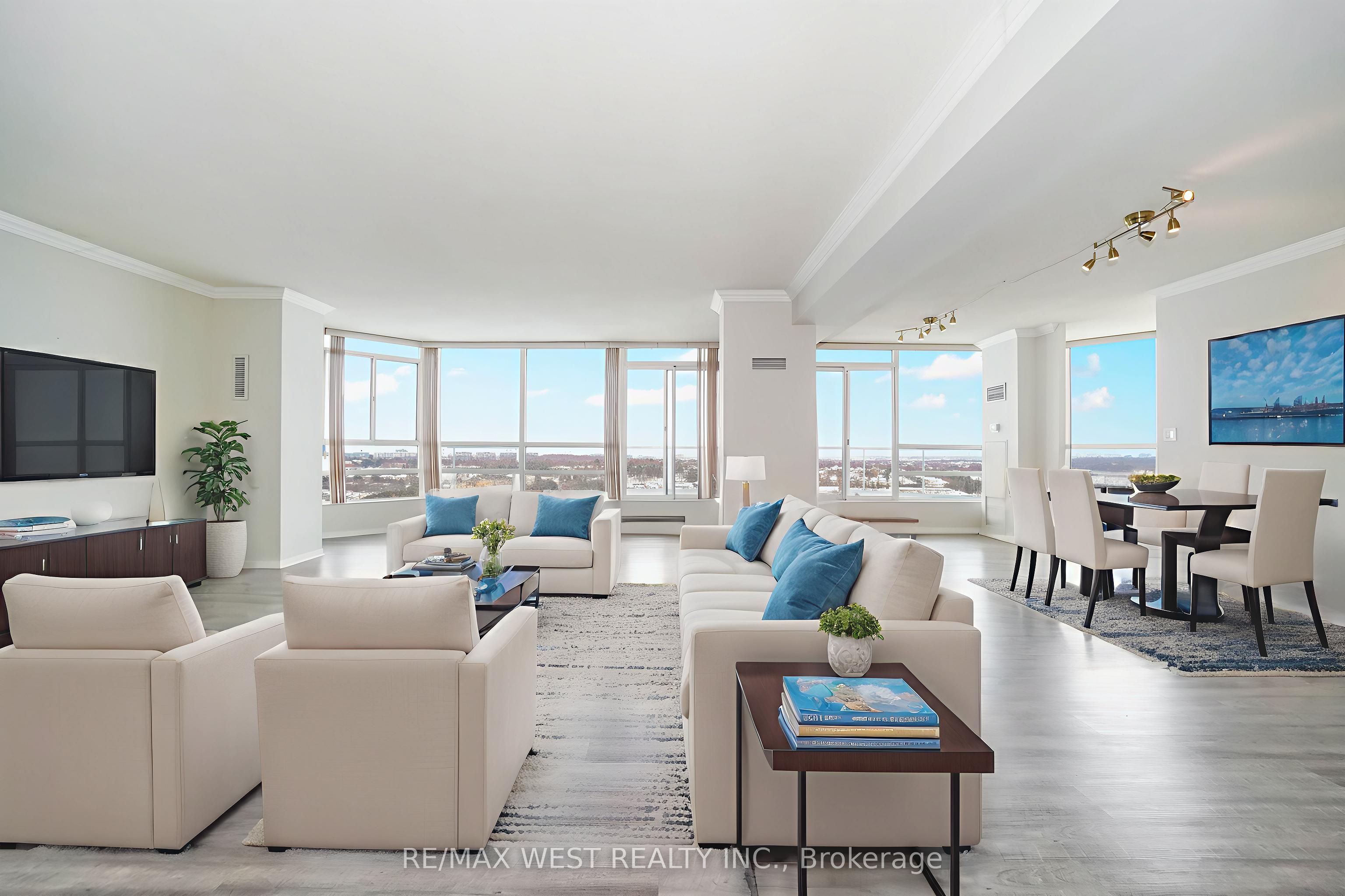 7825 Bayview Avenue Lph12