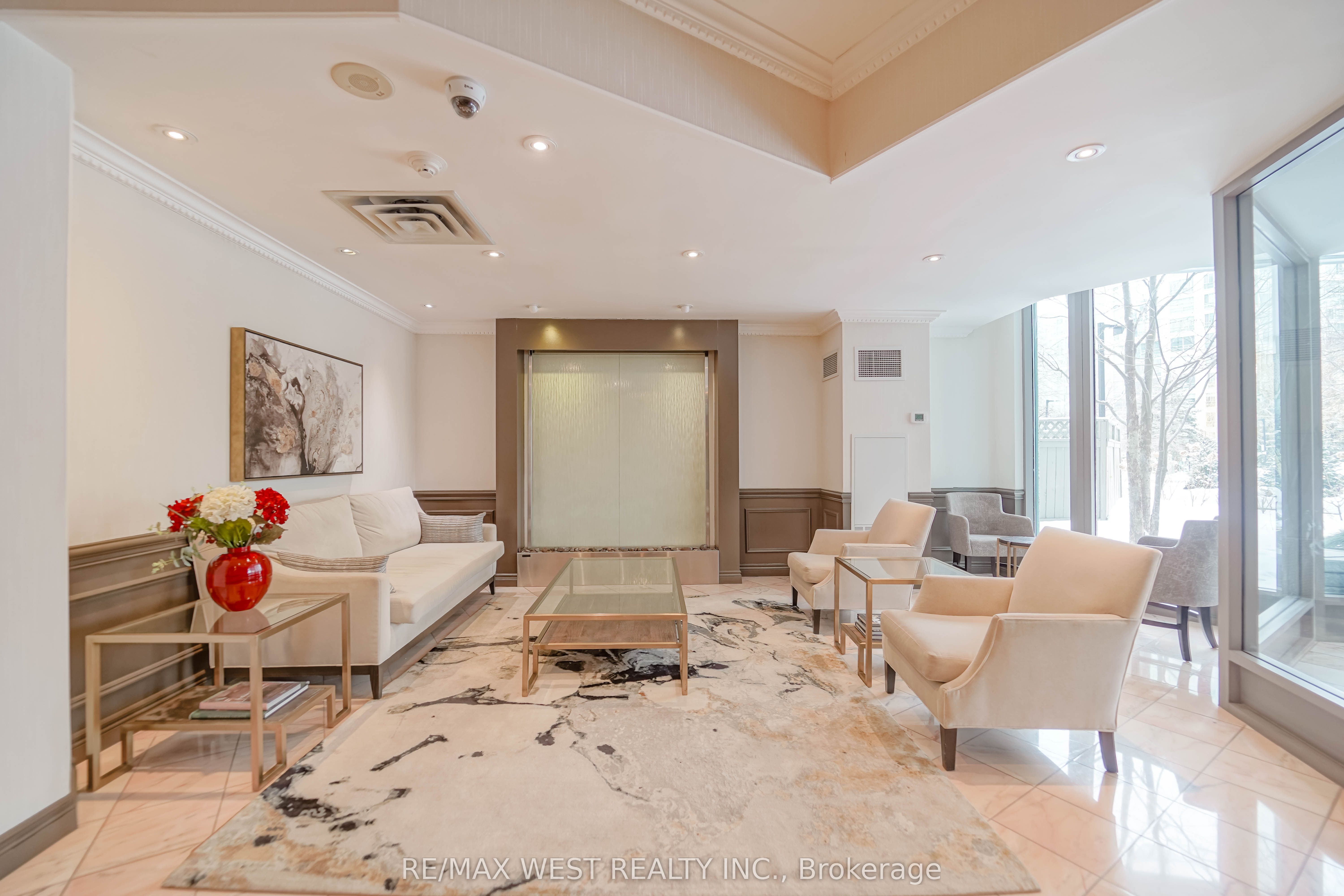 7825 Bayview Avenue Lph12