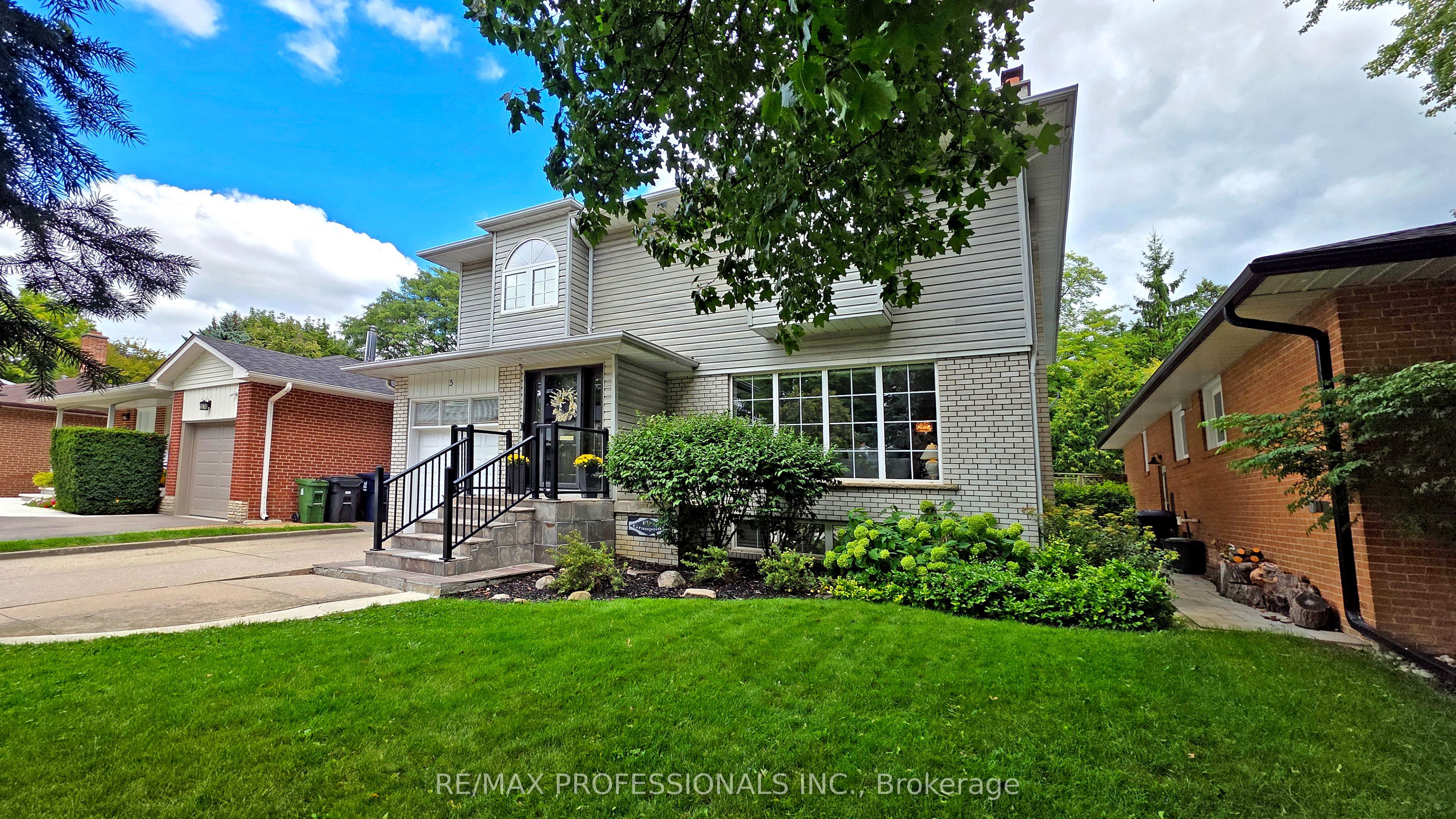 5 Grasspoint Crescent