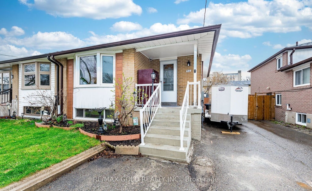 Photo of 52 Garfield Crescent, Brampton, ON L6V 1V8 (MLS # W13428694)