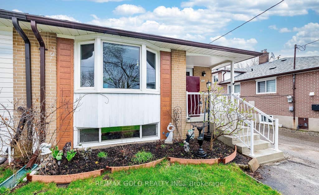 Photo of 52 Garfield Crescent, Brampton, ON L6V 1V8 (MLS # W13428694)