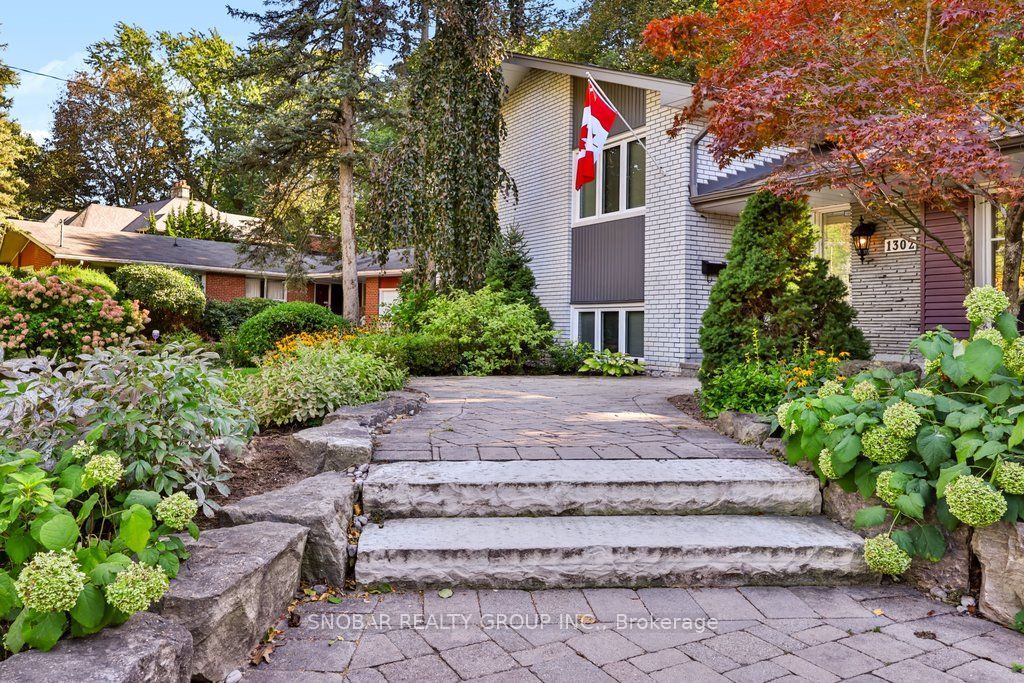 1302 Greenoaks Drive