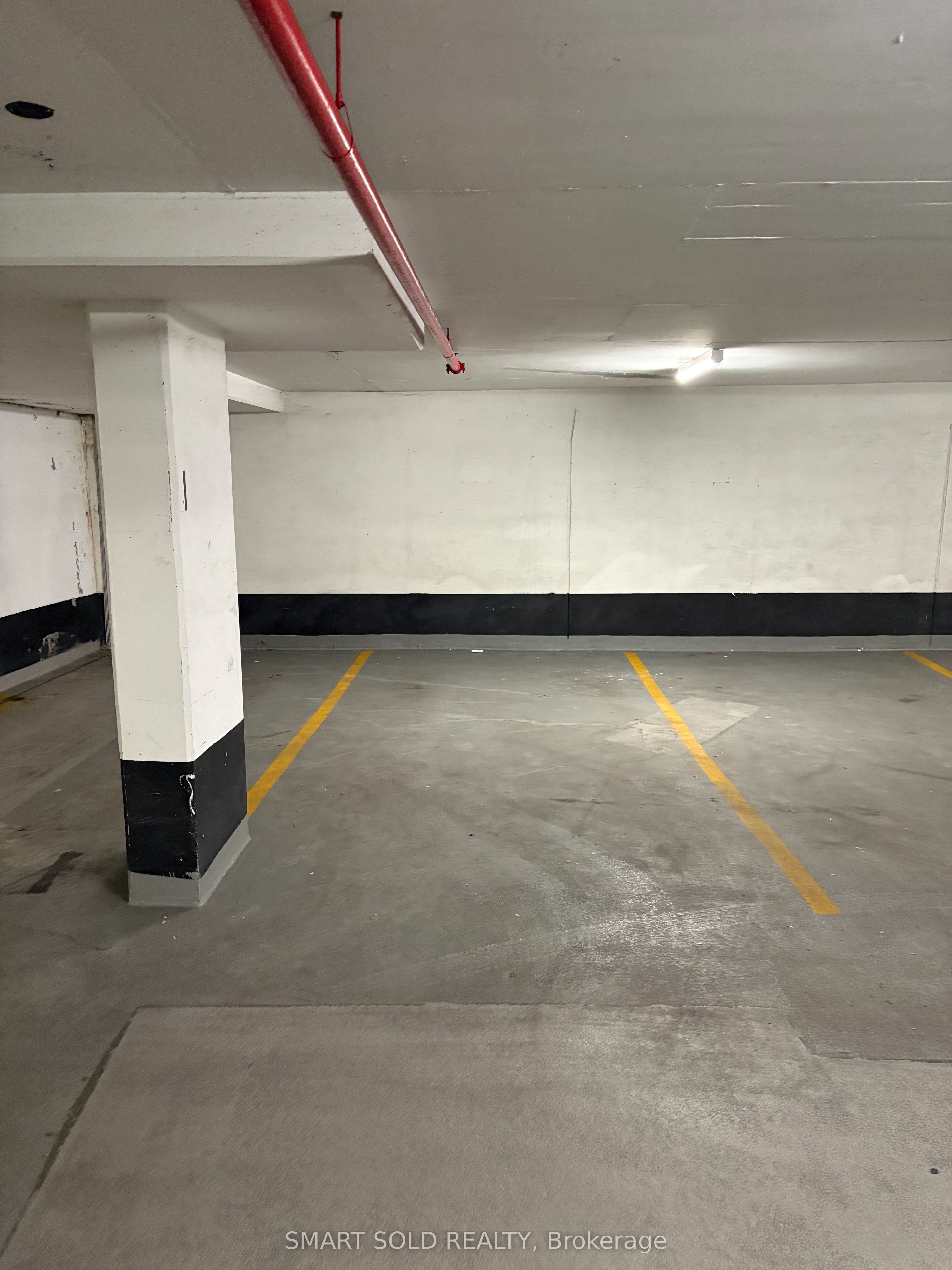 Photo 1 of 2 — 763 Bay Street Parking, Toronto, ON M5G 2R3
