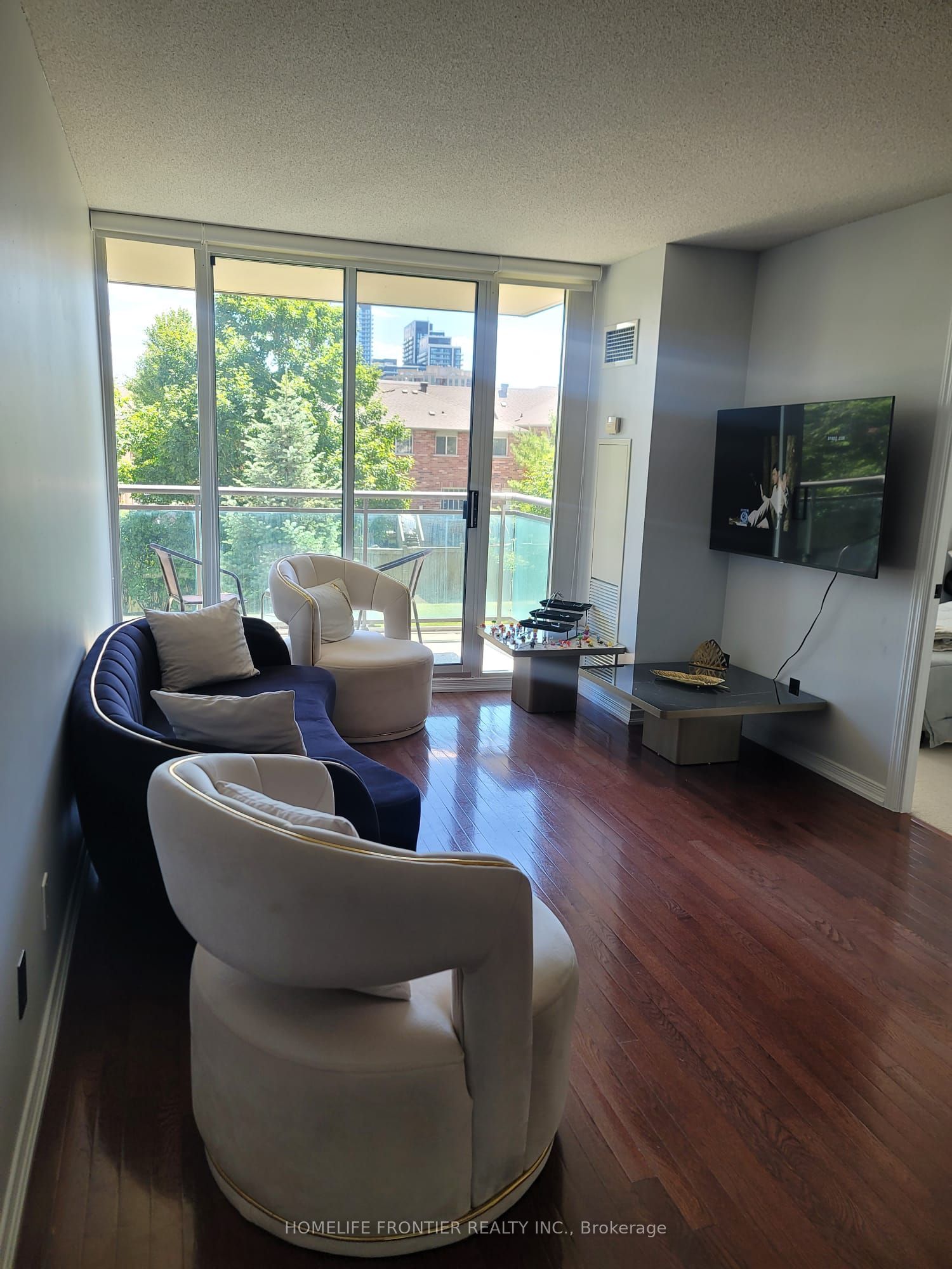 310 Red Maple Road E 217