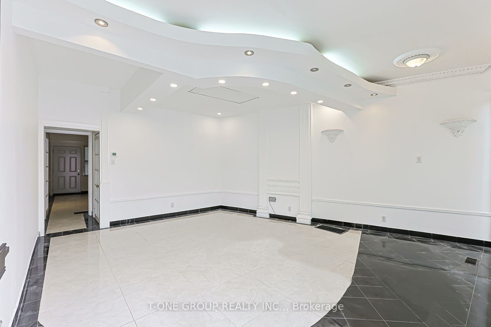3287 Dundas Street W