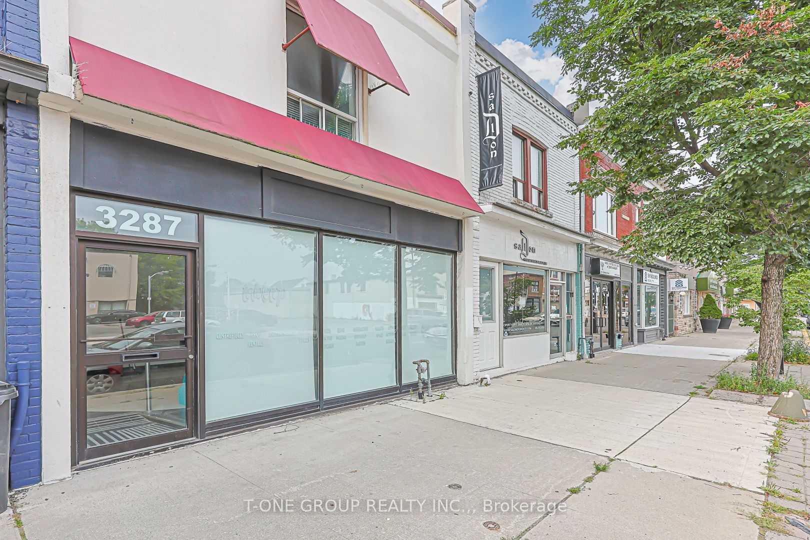3287 Dundas Street W