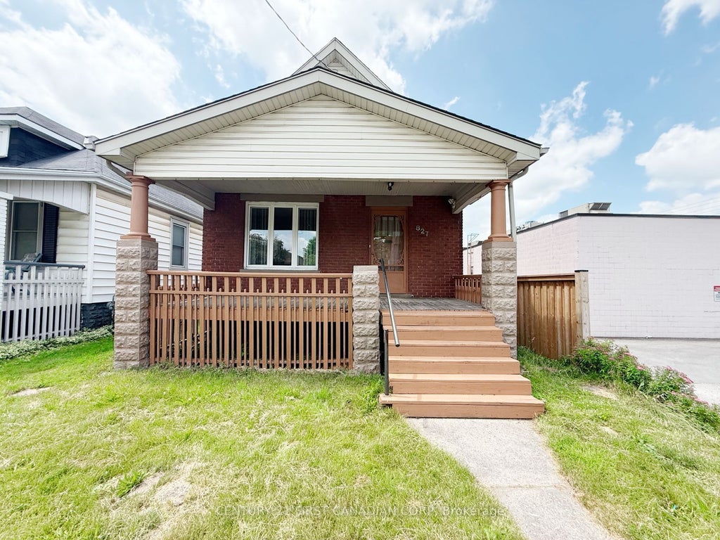 Photo of 827 Quebec Street, London East, ON N5Y 1X3 (MLS # X13539216)