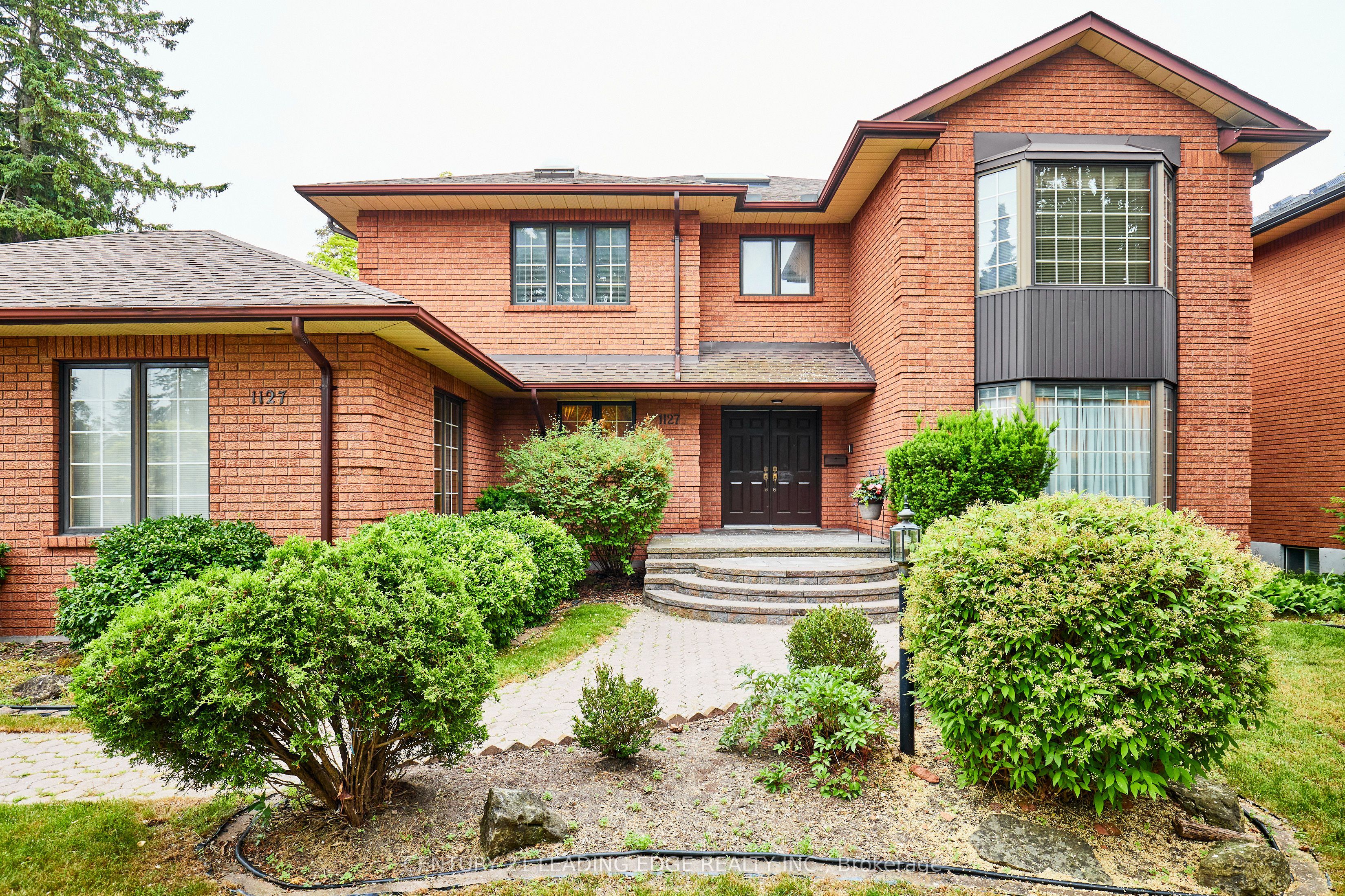 1127 OSHAWA Boulevard N