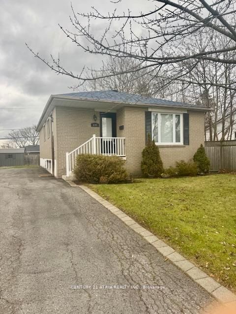 Photo 1 of 13 — 695 Annland Street, Pickering, ON L1W 1A9