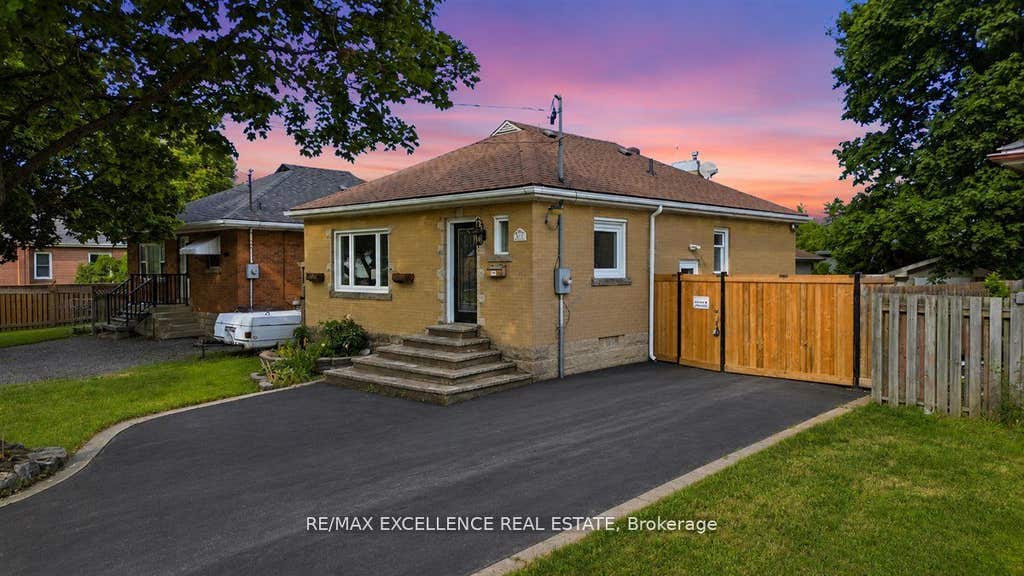 Photo of 627 Upper Sherman Avenue, Hamilton, ON L8V 3M4 (MLS # X13645862)