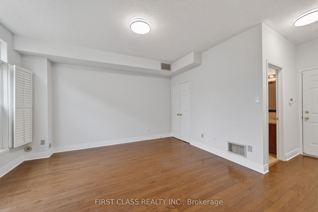 Photo of 3076 Lake Shore Boulevard W #Th10, Toronto, ON M8V 1K3 (MLS # W13105582)