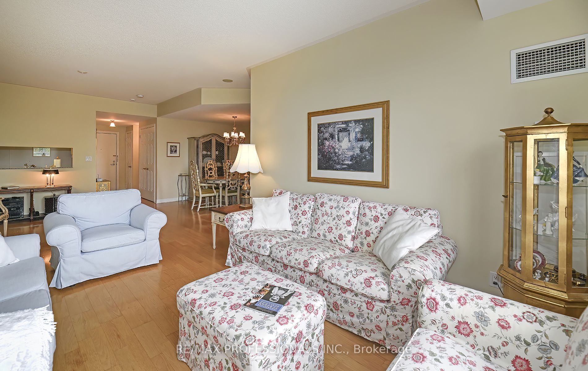 3085 Bloor Street W 504