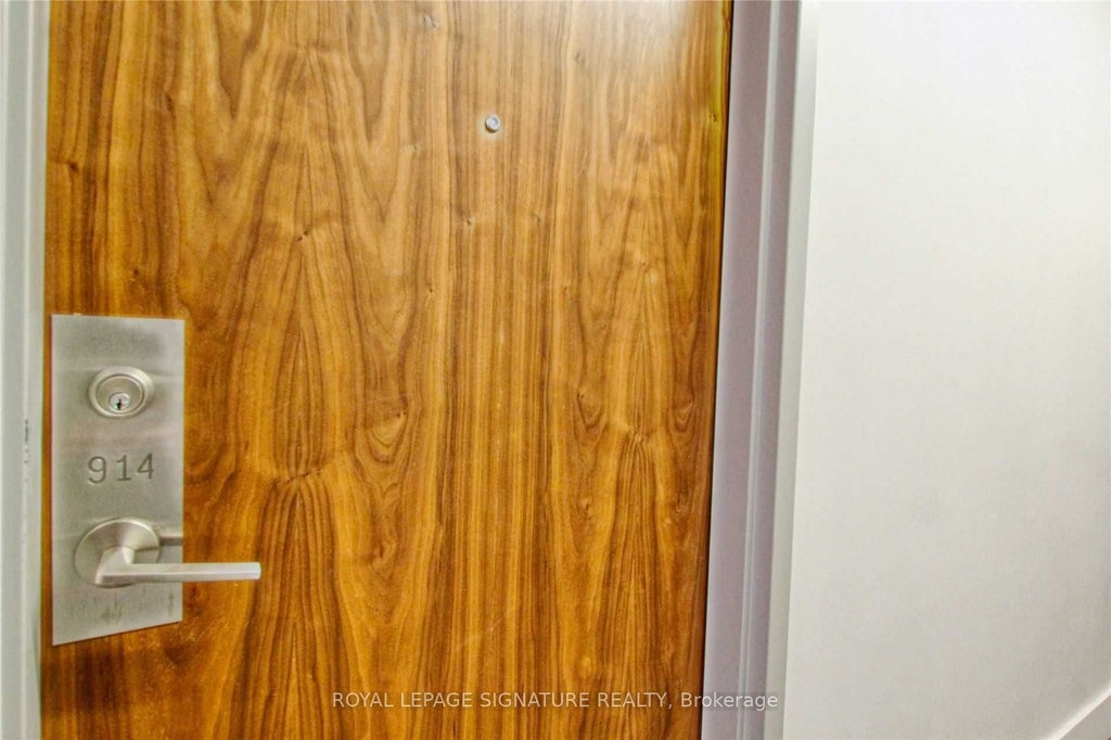 Photo of 1 Market Street #914, Toronto, ON M5E 0A2 (MLS # C13439678)