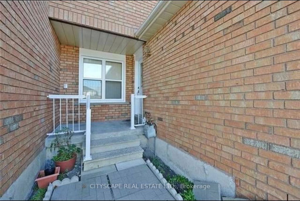 Photo of 121 Tulip Drive, Brampton, ON L6Y 3W2 (MLS # W12836666)