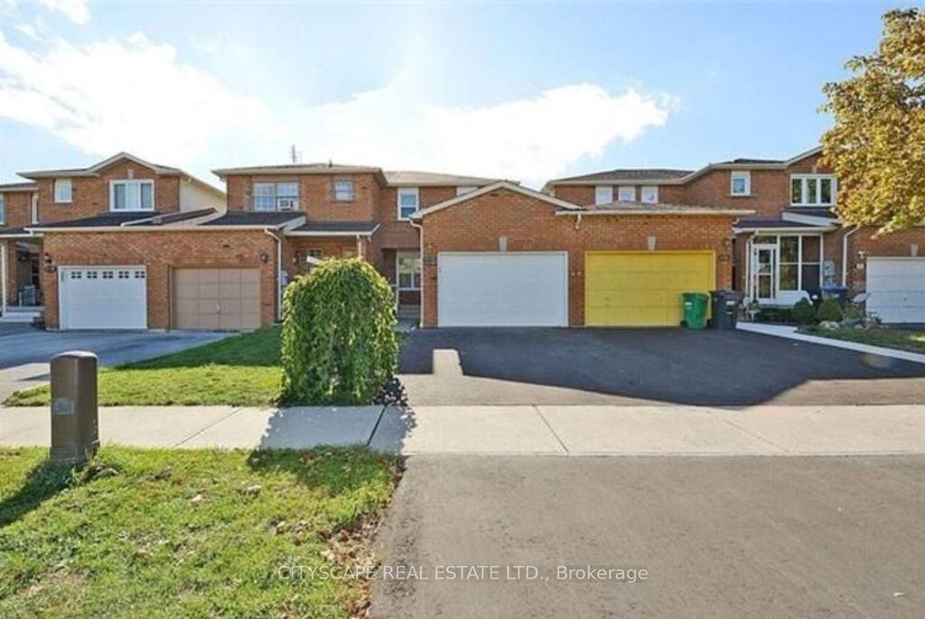 Photo of 121 Tulip Drive, Brampton, ON L6Y 3W2 (MLS # W12836666)