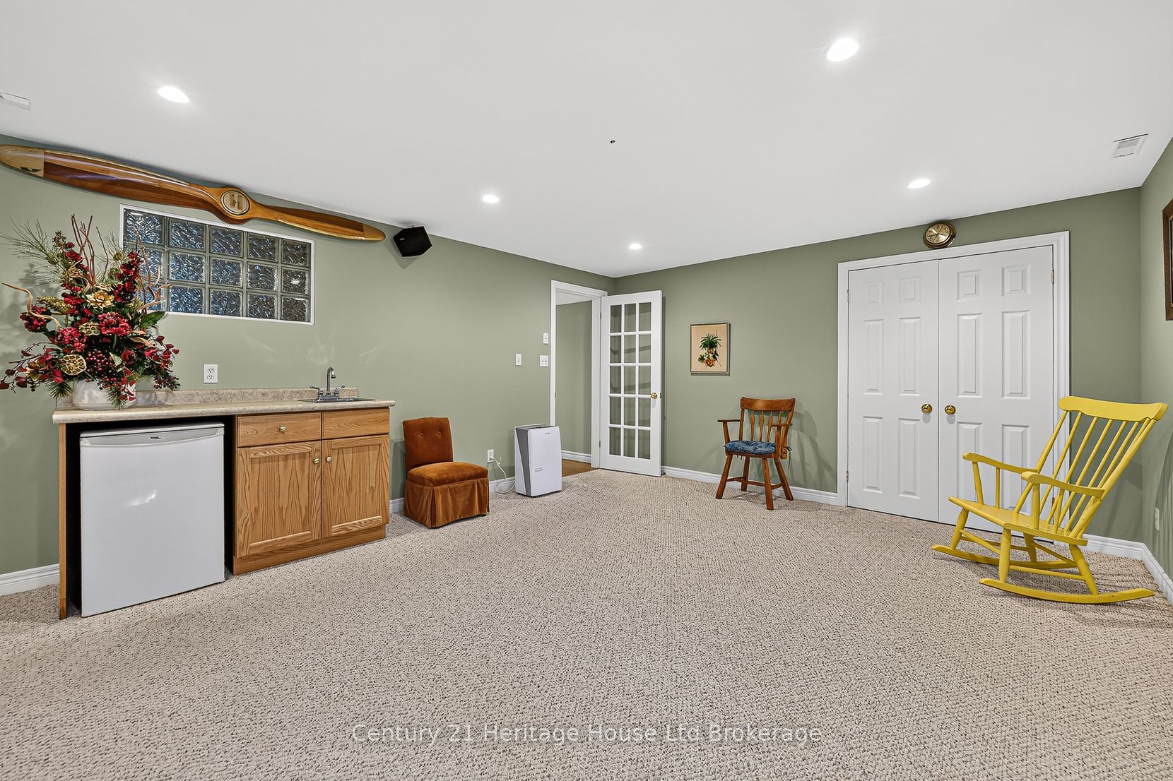 796 Springbank Avenue N