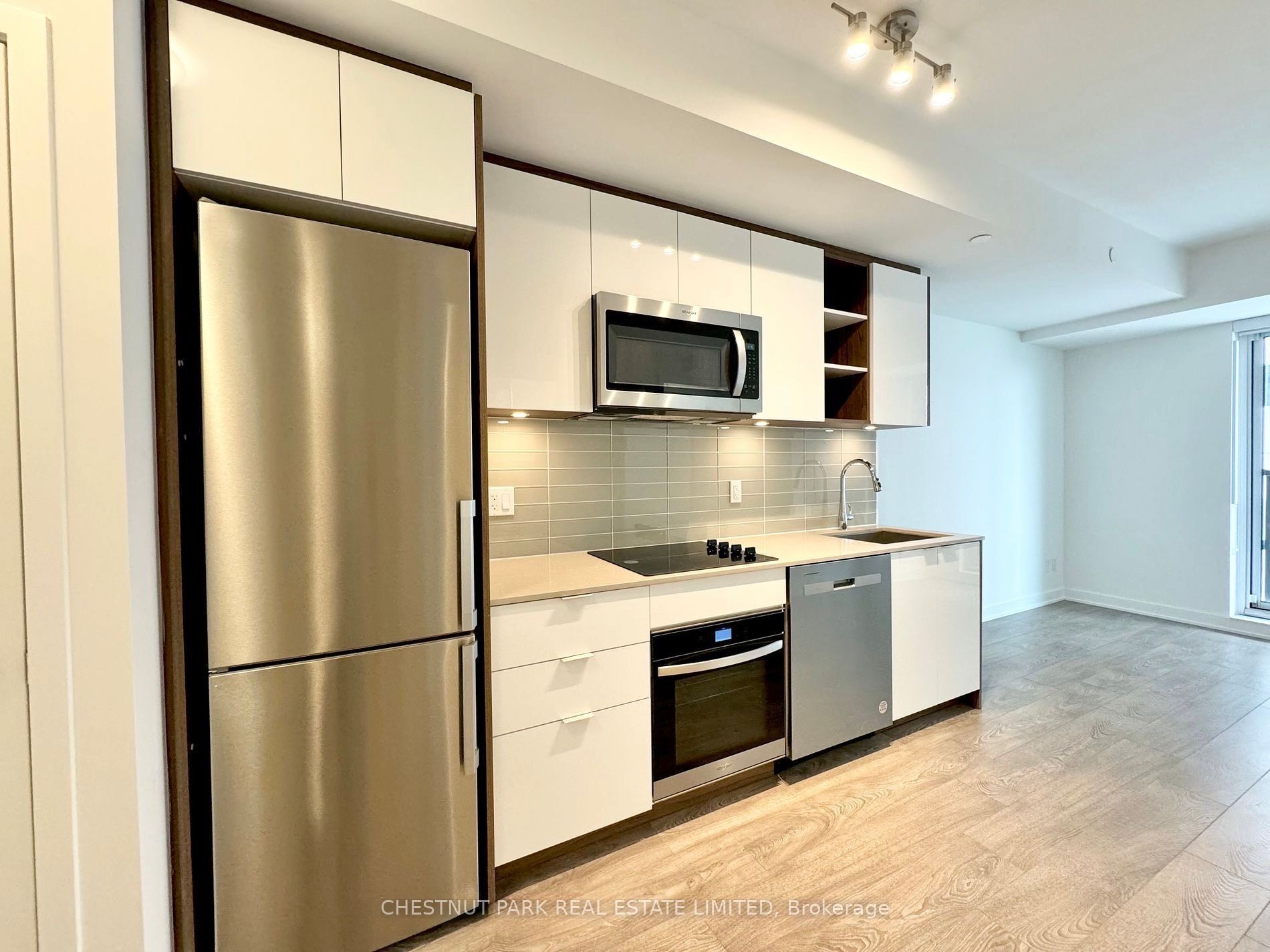 543 Richmond Street W 442