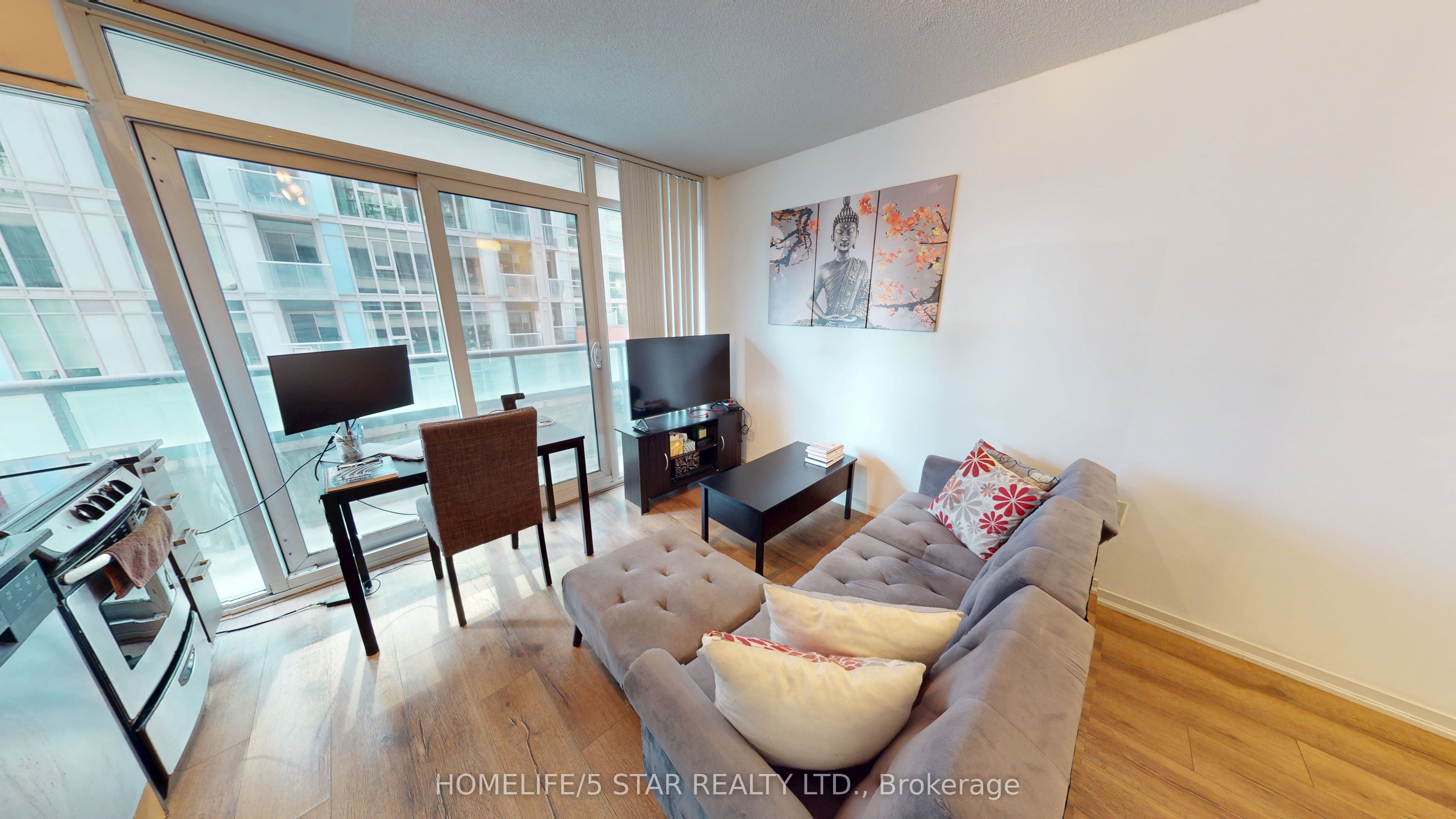 36 LISGAR Street 726