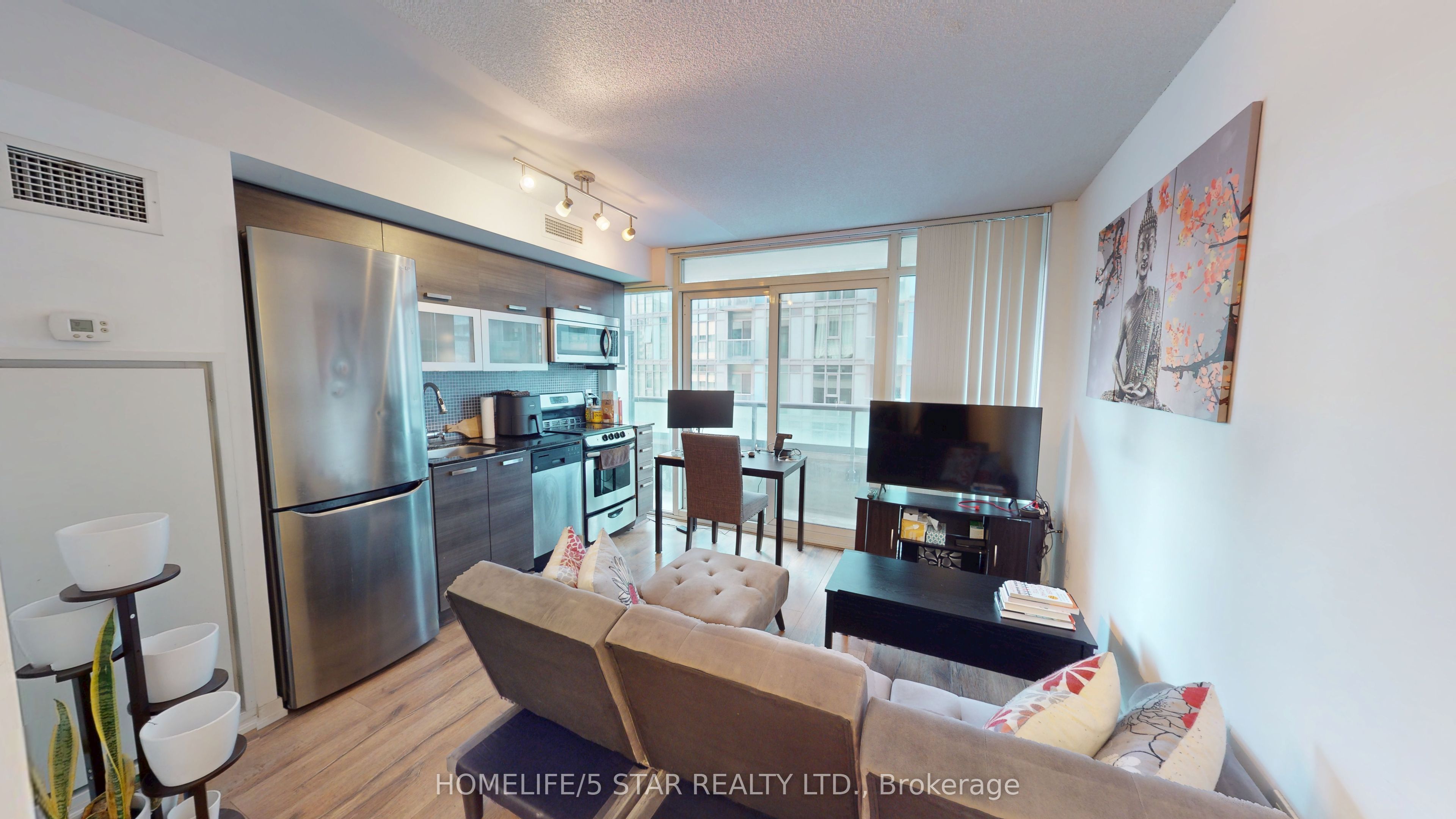 36 LISGAR Street 726